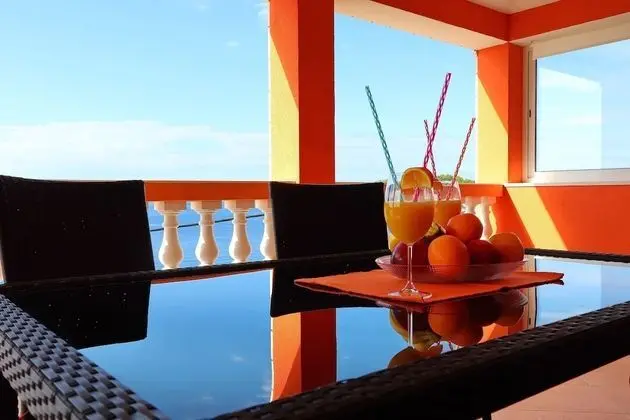 Ev (Five Bedroom Holiday Home with Pool)