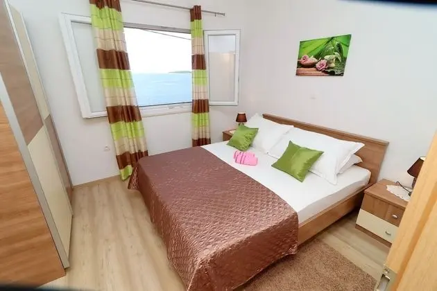 Ev (Three Bedroom Apartment with Terrace)