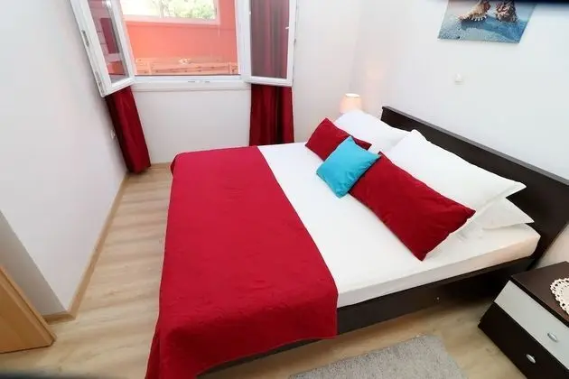 Ev (Three Bedroom Apartment with Terrace)