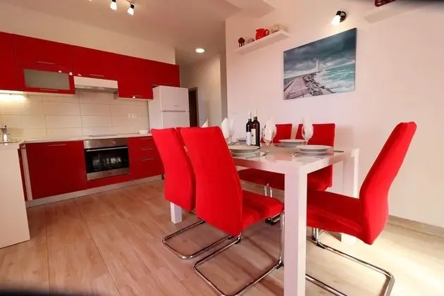 Ev (Three Bedroom Apartment with Terrace)