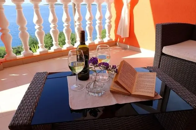 Ev (Three Bedroom Apartment with Terrace)