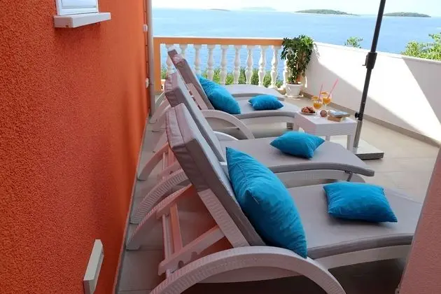 Ev (Three Bedroom Apartment with Terrace)