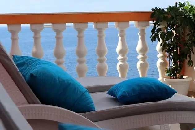 Ev (Three Bedroom Apartment with Terrace)