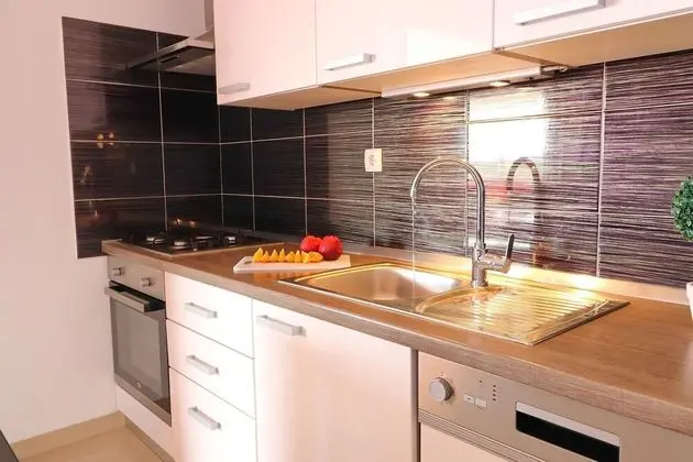 Ev (Two Bedroom Apartment with Terrace)