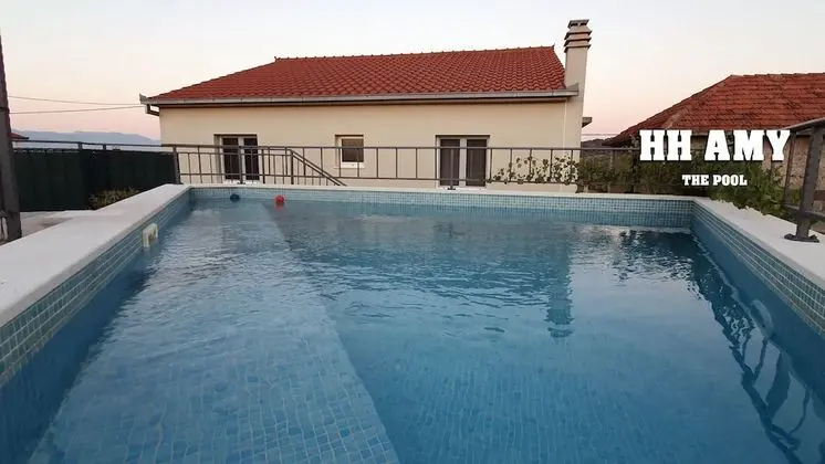 Ev, 4 Yatak Odası, Sıcak Su Havuzu