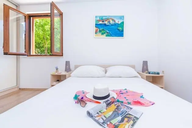 Ev (Three Bedroom Holiday Home with Hot T)