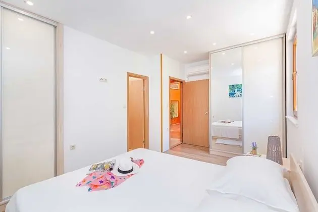 Ev (Three Bedroom Holiday Home with Hot T)