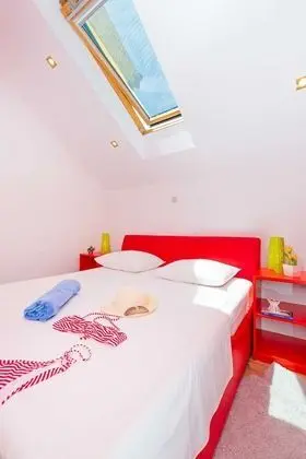 Ev (Three Bedroom Holiday Home with Hot T)