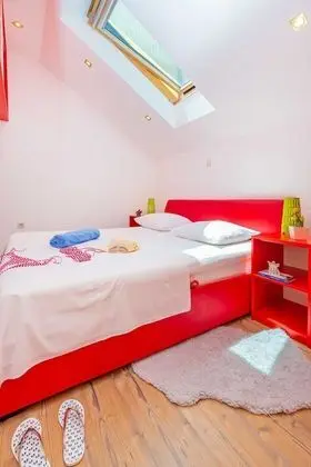 Ev (Three Bedroom Holiday Home with Hot T)