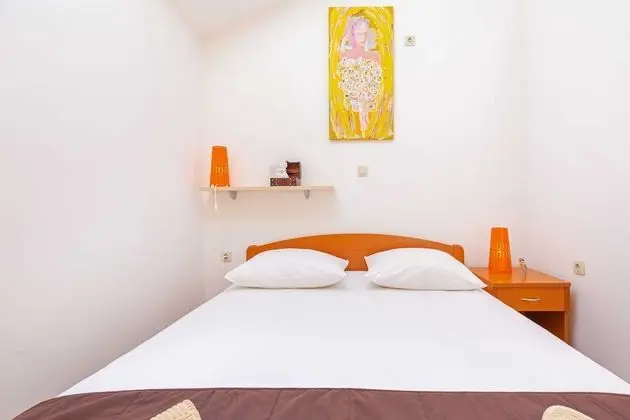Ev (Three Bedroom Holiday Home with Hot T)