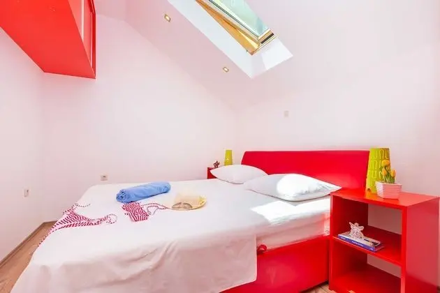 Ev (Three Bedroom Holiday Home with Hot T)