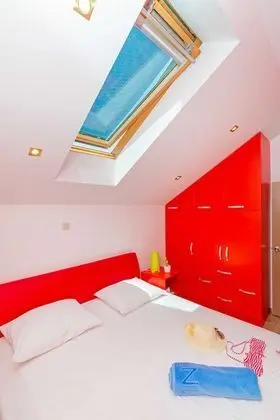 Ev (Three Bedroom Holiday Home with Hot T)