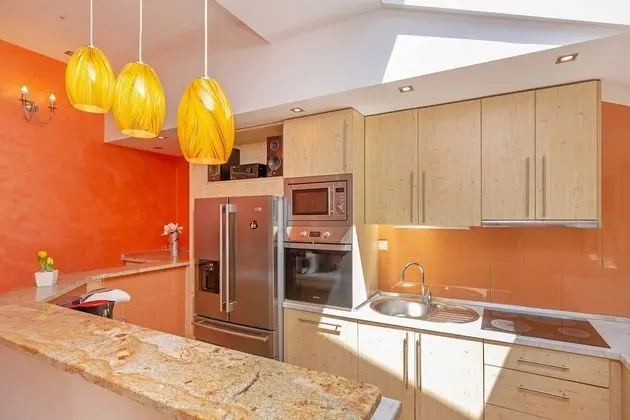 Ev (Three Bedroom Holiday Home with Hot T)