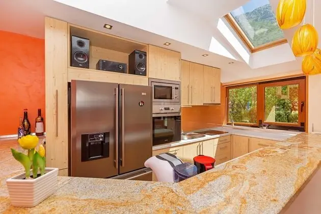 Ev (Three Bedroom Holiday Home with Hot T)