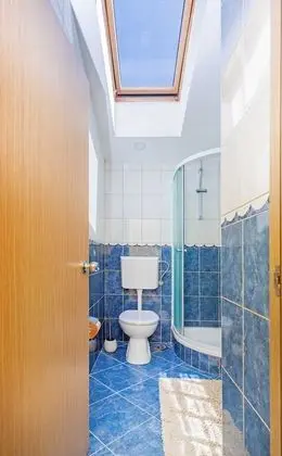 Ev (Three Bedroom Holiday Home with Hot T)