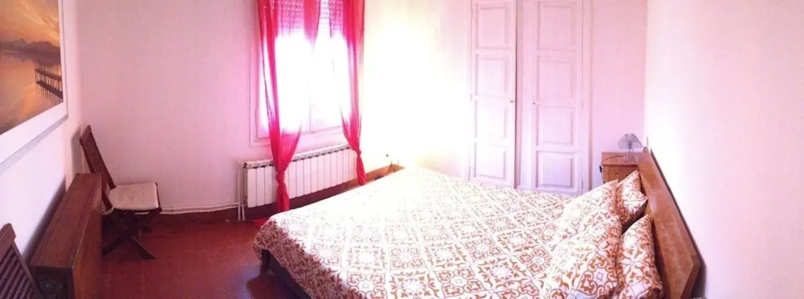 Tek Büyük Yataklı Oda, Ortak Banyo