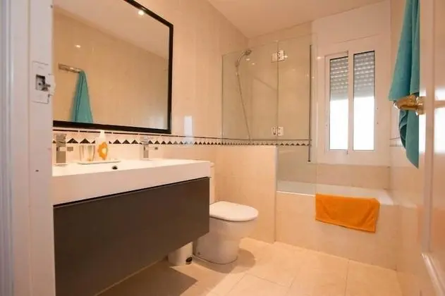 Tek Büyük Yataklı Oda, Ortak Banyo