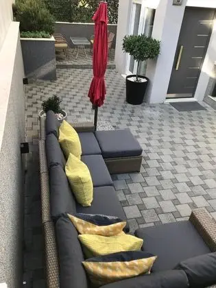 Ev