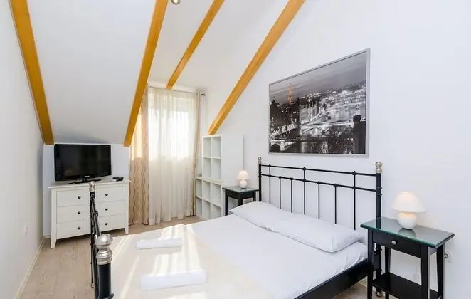 Ev (Two Bedroom Holiday Home)