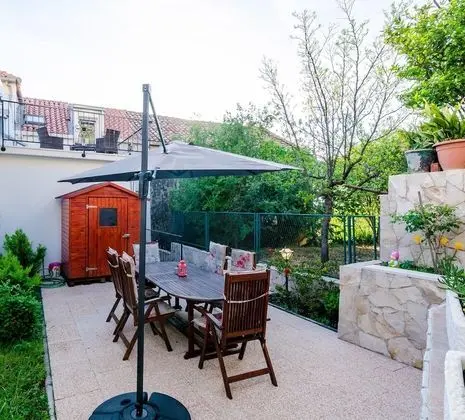 Ev (Two Bedroom Holiday Home)