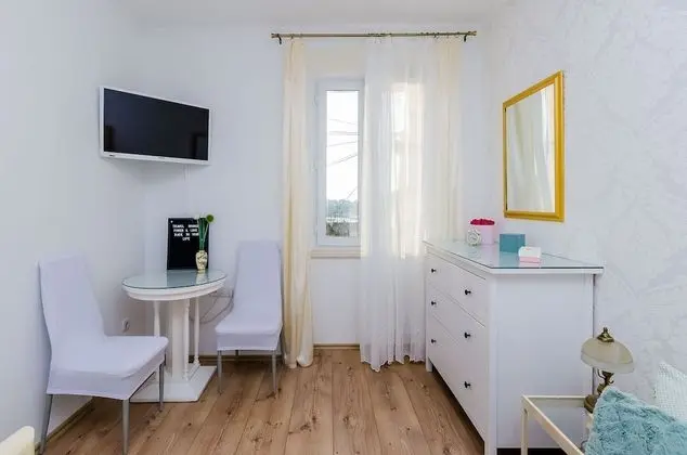 Ev (Two Bedroom Holiday Home)