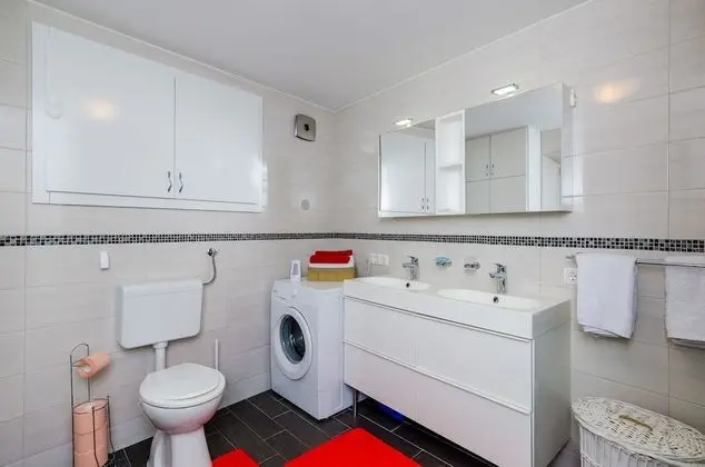 Ev (Two Bedroom Holiday Home)