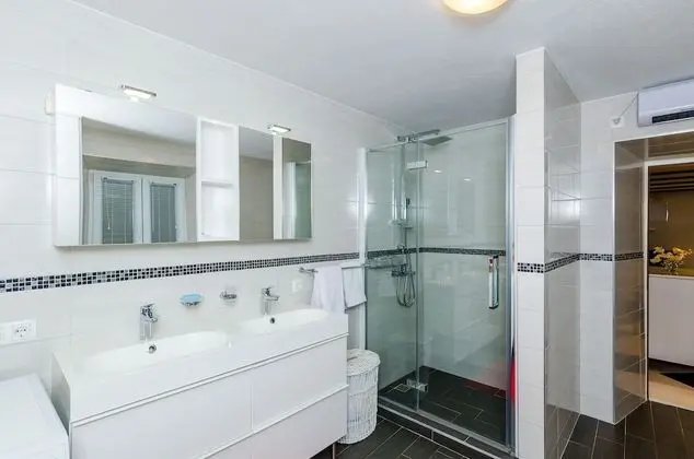 Ev (Two Bedroom Holiday Home)