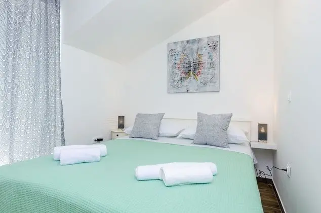 Ev (Two-Bedroom Holiday Home)