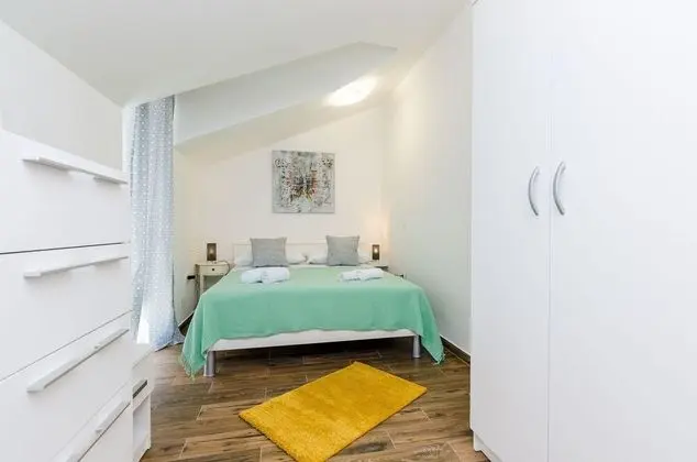 Ev (Two-Bedroom Holiday Home)