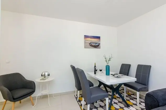 Ev (Two-Bedroom Holiday Home)