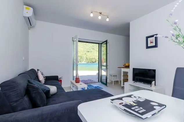 Ev (Two-Bedroom Holiday Home)