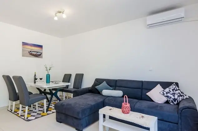 Ev (Two-Bedroom Holiday Home)