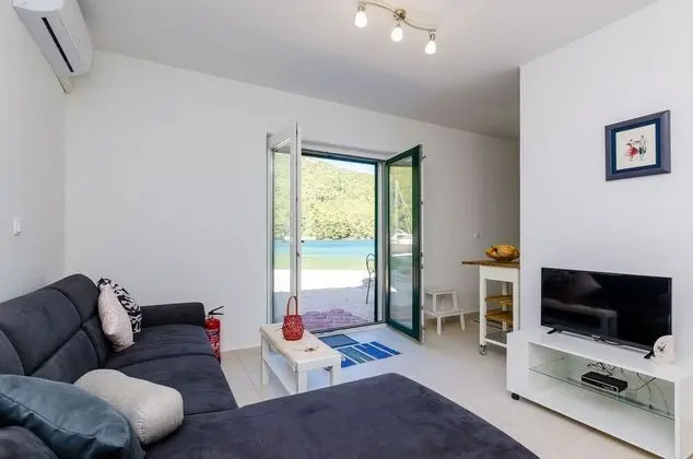 Ev (Two-Bedroom Holiday Home)