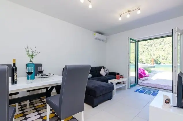 Ev (Two-Bedroom Holiday Home)