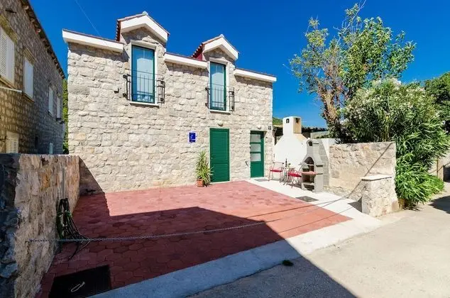 Ev (Two-Bedroom Holiday Home)