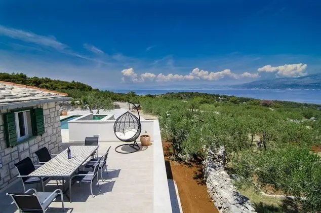 Ev (Holiday Home with Outdoor Pool and Se)