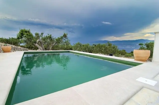 Ev (Holiday Home with Outdoor Pool and Se)