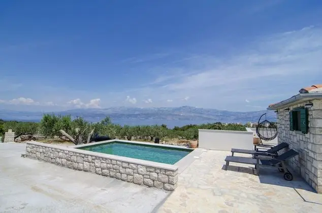 Ev (Holiday Home with Outdoor Pool and Se)