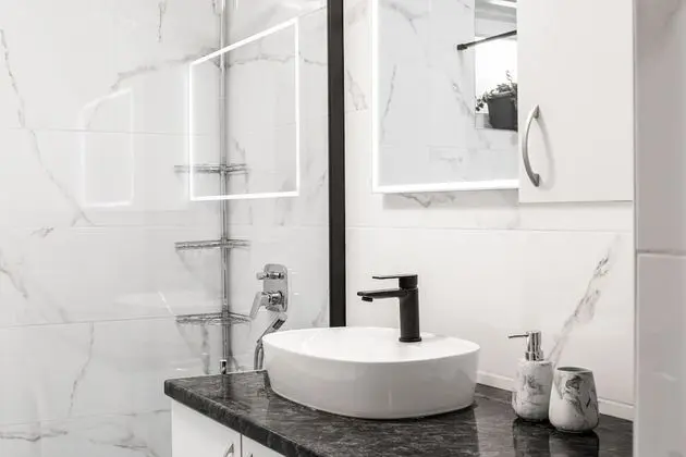 Ev (Three Bedroom House with Pool)