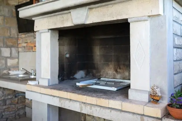 Ev (Three Bedroom House with Pool)