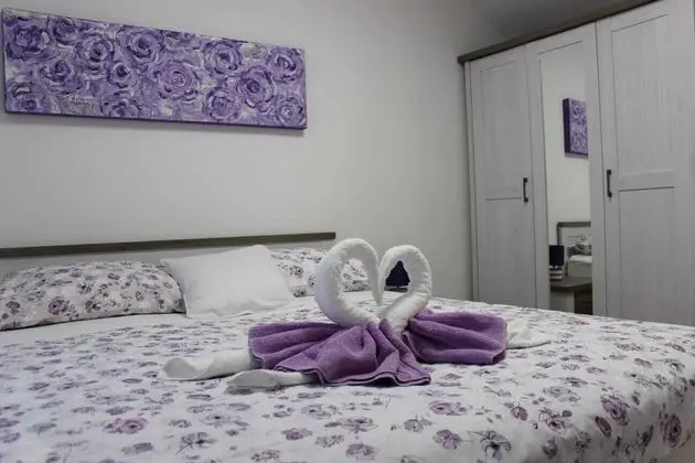 Ev (Three Bedroom Holiday Home with outdo)