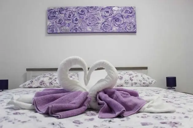 Ev (Three Bedroom Holiday Home with outdo)