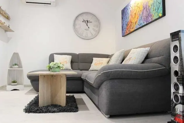 Ev (Three Bedroom Holiday Home with outdo)