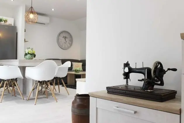 Ev (Three Bedroom Holiday Home with outdo)