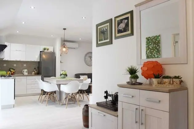 Ev (Three Bedroom Holiday Home with outdo)