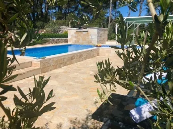 Ev (Three Bedroom Holiday Home with outdo)