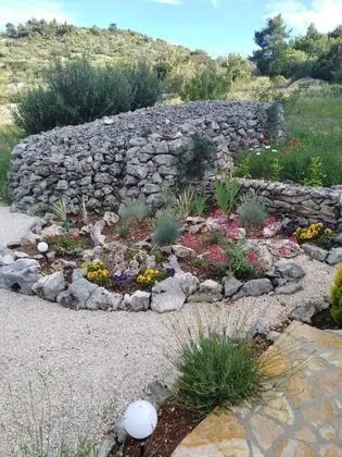 Ev (Three Bedroom Holiday Home with outdo)