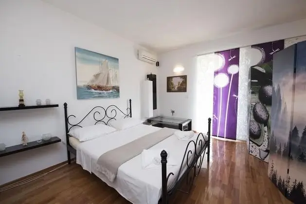 Ev (One Bedroom Home with Pool)