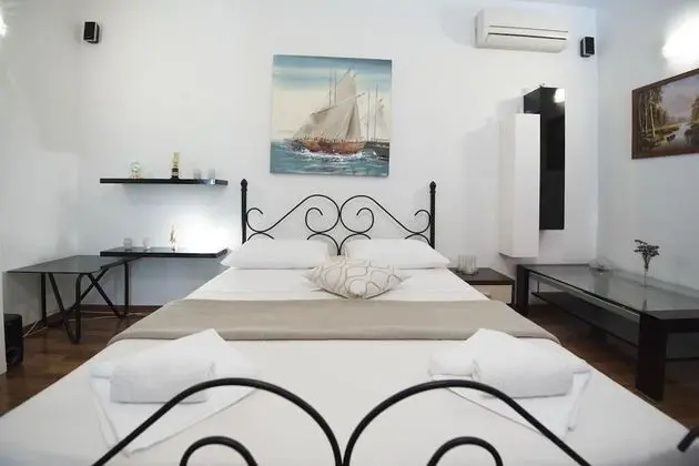 Ev (One Bedroom Home with Pool)