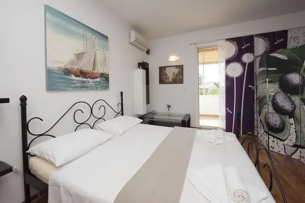 Ev (One Bedroom Home with Pool)